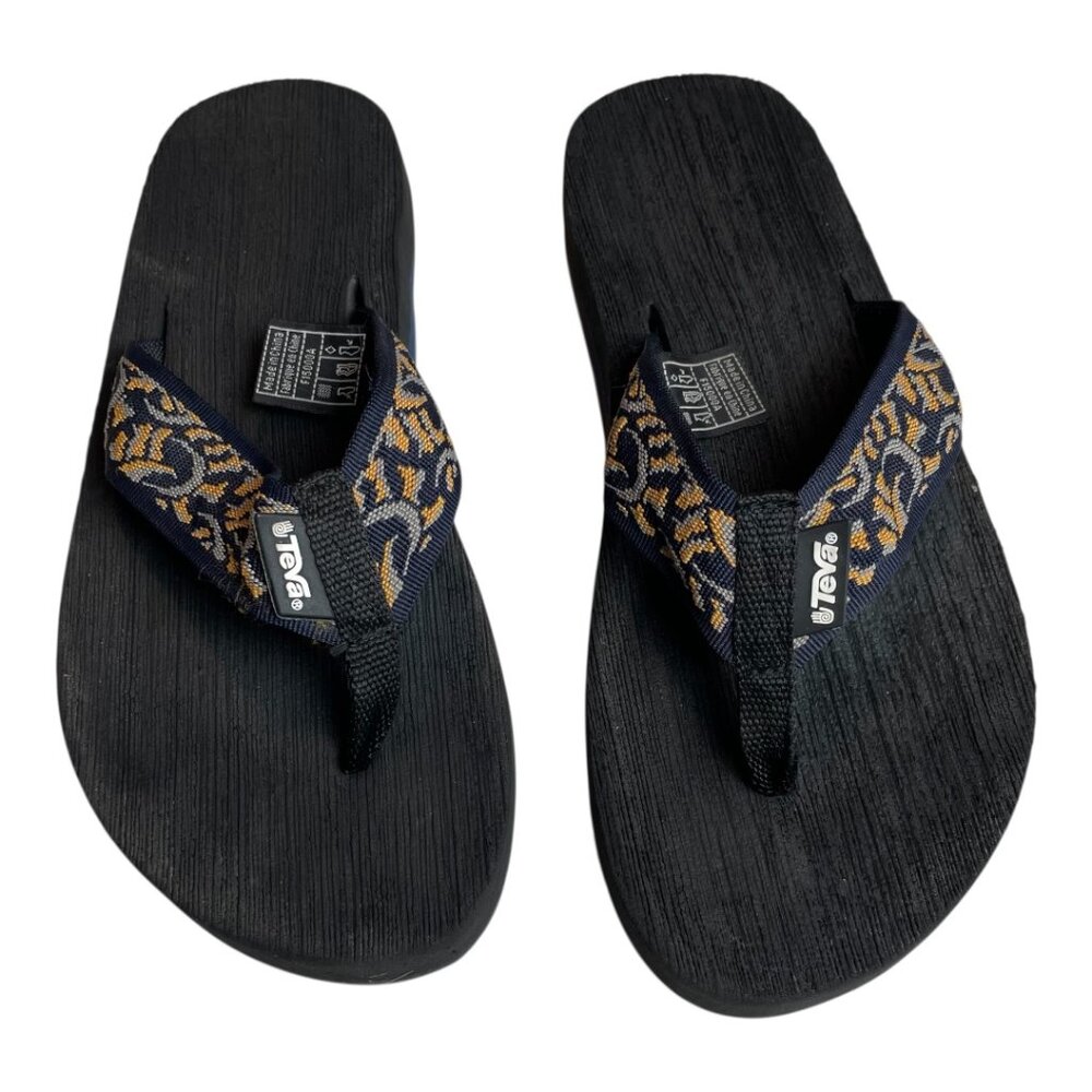 Teva Black, orange and grey thong sandal size 9 hardly used